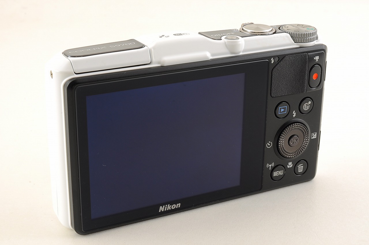 Top Mint Nikon COOLPIX S9700 16.0MP Digital Camera white
